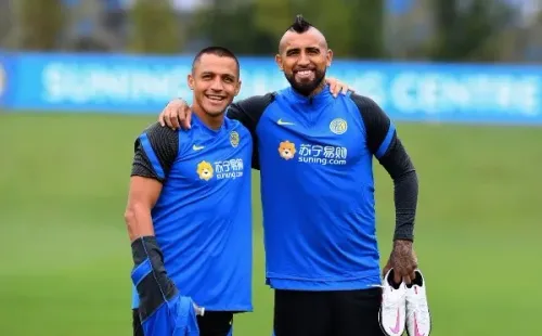 Alexis Sánchez y Arturo Vidal podrían tener esta jornada un esperado encuentro por el mismo club. (Foto: Getty)