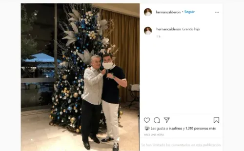 Hernán Calderón padre junto a su hijo Nano posando en una foto navideña.