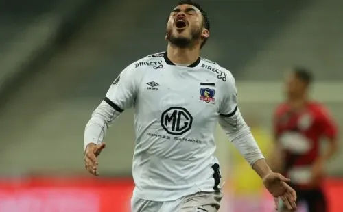 Colo Colo tuvo un paupérrimo cometido en el duelo previo ante Athletico Paranaense en Brasil. (Foto: Getty)