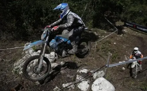 El chileno hizo una gran carrera bajo condiciones climáticas adversas.