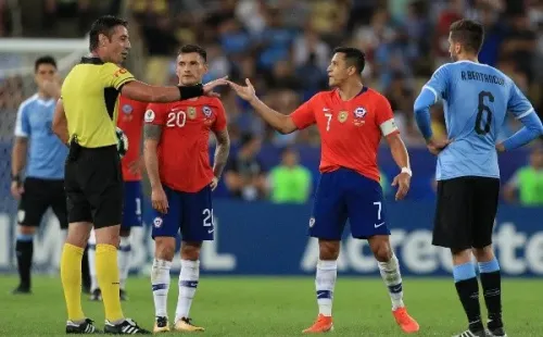 La carta busca cambiar la hora de emisión de la franja del plebiscito para no interrumpir el partido de La Roja.