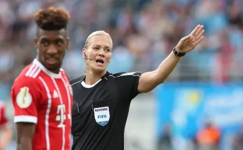 La jueza de 41 años podría anunciar su retiro del fútbol tras dirigir el Bayern vs Dortmund de este miércoles.