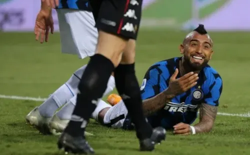 Vidal lamenta el fallo a quemarropa. Foto: Getty Images. Vidal, Hakimi y Sánchez: la nueva sociedad que ilusiona en Milán. Foto: Getty Images.