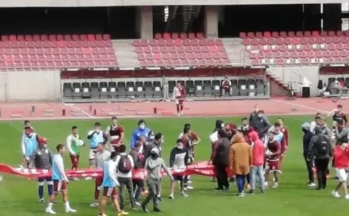 La Serena está colista del torneo, por lo que los hinchas exigieron la salida del Bozán del banquillo.