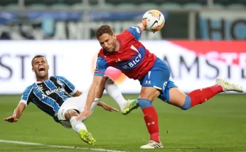 Católica viene de quedar eliminada de la Copa Libertadores, pero en el torneo es sólida líder. (Foto: Getty)