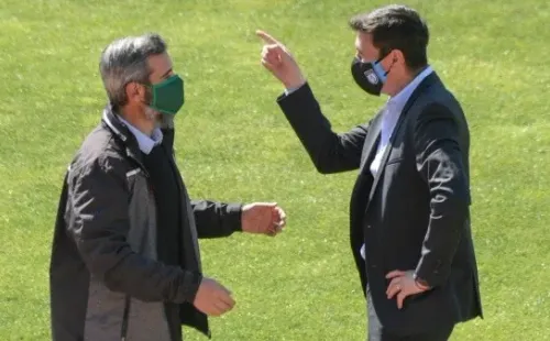 Miguel Ramírez y Cristian Leiva, entrenadores chilenos