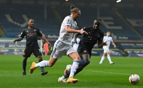 Los citizens son superiores, pero Leeds se las arregla para preocupar al portero Ederson. (Foto: Getty)