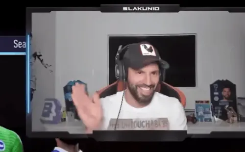 Agüero en plena transmisión de Twitch