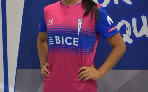 La nueva casaquilla está hecha en base a una tela tricot tejida suave y cómoda, que absorbe el sudor y se seca rápidamente.