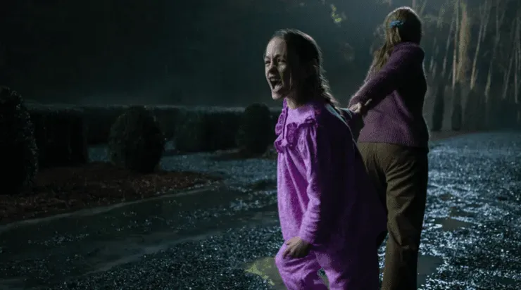 Flora, el personaje de Amelie Bea Smith, es uno de los principales motores que mueve la trama de “La Maldición de Bly Manor”.