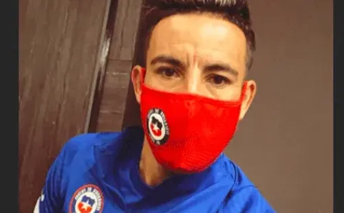 Mauricio Isla ya está junto al plantel de la Roja para el duelo ante Colombia.