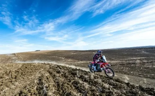 A una etapa de que finalice el Andalucía Rally, el piloto chileno está 9° en la clasificación general.