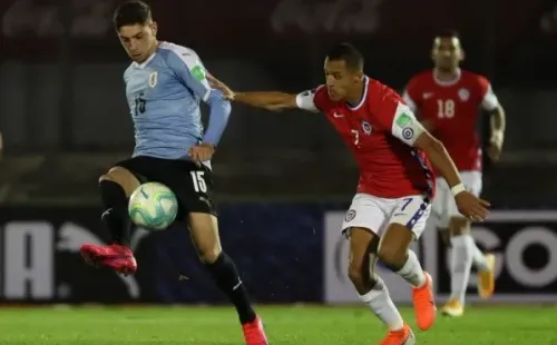 Alexis Sánchez fue el capitán y marcó para la Roja en el debut ante Uruguay. (Foto: Getty)