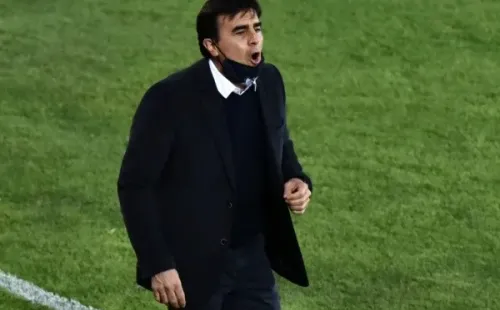 Gustavo Quinteros dirigirá su primer partido como DT albo en el Estadio Monumental. (Foto: Agencia UNO)