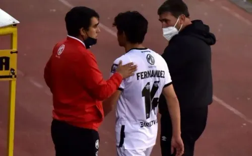 Matías Fernández alcanzó a jugar 45 minutos antes de salir lesionado ante Coquimbo Unido. Foto: Agencia Uno