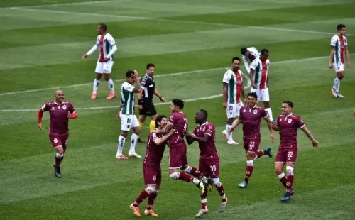 Deportes La Serena goleó y sumó tres puntos claves en su lucha por salir del fondo de la tabla de posiciones. Humberto Suazo fue la gran figura. Foto: Agencia Uno