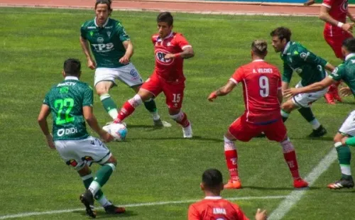 Santiago Wanderers y Unión La Calera no se sacaron ventajas en el primer tiempo, pero en el complemento los cementeros se fueron con todo y quedaron como líderes del torneo. Foto: Agencia Uno