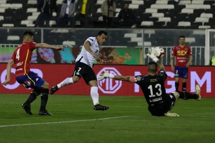 El 16 de Agosto de 2019 fue la última vez que Colo Colo y Unión Española se enfrentaron de manera oficial en el Campeonato Nacional. En aquella ocasión, Colo Colo ganó por 1-0 con tanto de Esteban Paredes. | Foto: Agencia Uno.