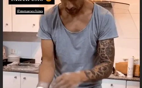 Kika Silva capturó el momento en que Marcelo Marocchino preparaba las pizzas en el carrete de Pamela Díaz.