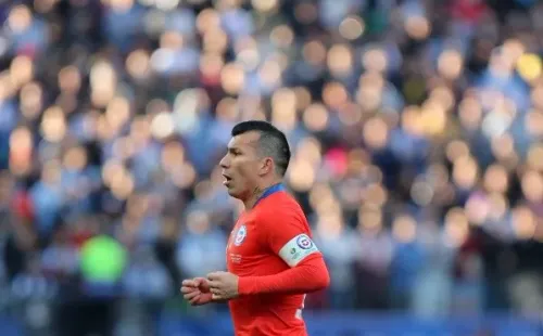 Gary Medel dejó claro que no está ni a un metro con la opción de Marcelo Ríos y confirmó que votará Apruebo. Foto: Agencia Uno