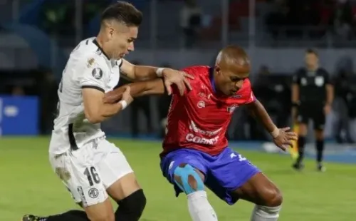 Colo Colo aún tiene chances de avanzar en la Libertadores, por lo que necesita un triunfo hoy ante el Aviador.