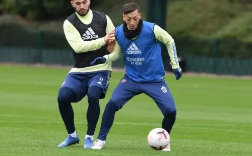 Özil no está inscrito ni en Premier ni Europa League, teniendo que conformarse con la filial del Arsenal. Foto: Getty Images