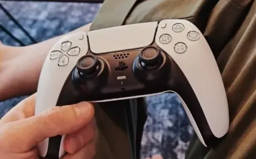 Lewandowski con el DualSense