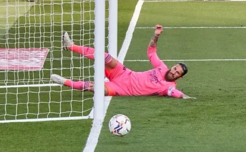 Ramos sufrió un golpe en la rodilla ante Cádiz, pero se logró recuperar y estará disponible para el Clásico de La Liga.