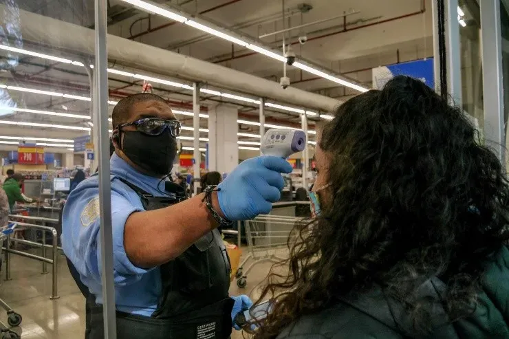 Guardia de Seguridad en Supermercado