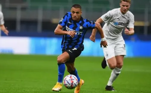 Alexis Sánchez apenas sumó minutos ante el AC Milan y salió en el primer tiempo ante el Mönchengladbach por los problemas físicos. Foto: Getty Images