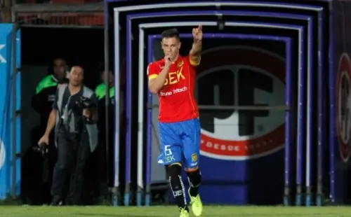 Churín vistió en Chile las camisetas de Curicó, el Campanil y Unión Española.
