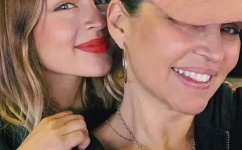 Yasmín Valdés junto a Anahi, su hija.