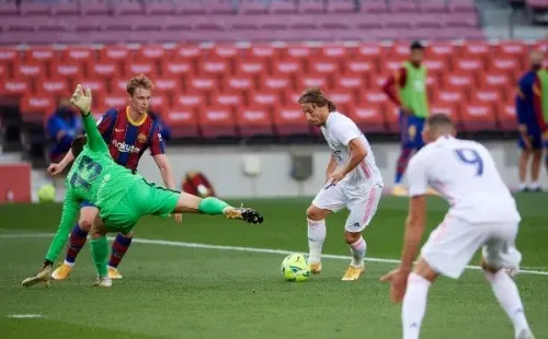 Los culés en la liga española vienen de un duro golpe al caer en el Clásico. (Foto: Getty)