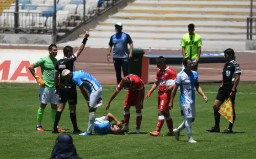 Felipe Seymour dejó a su equipo con uno menos sobre el final y se pierde el inicio de la segunda rueda. Foto: Agencia Uno