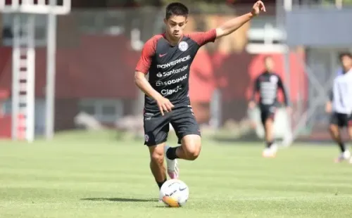 Alexander Aravena, seleccionado sub 20 de los registros de la UC y sparring de la Roja adulta.
