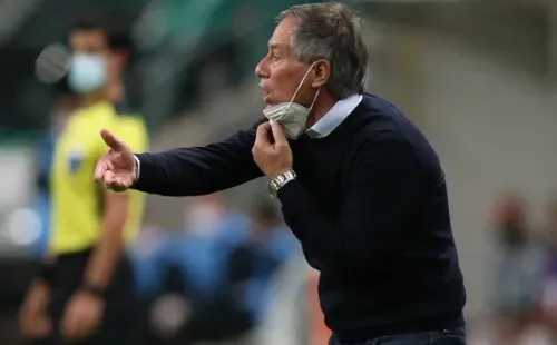 Holan podría dosificar el domingo ante Deportes La Serena.