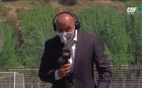 El momento en que el agua encuentra a Claudio Bustios desprevenido y lo deja completamente mojado. Foto: CDF