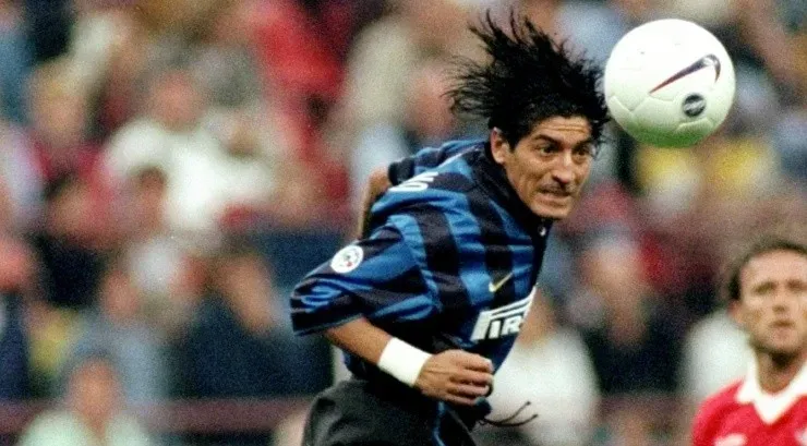 Iván Zamorano se vistió de figura ante el Real Madrid con la camiseta del Inter de Milán en Champions League. Foto: Getty Images