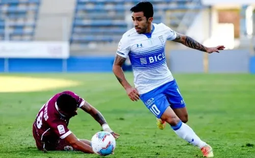 Esdon Puch en el duelo de la UC contra La Serena por el Torneo Nacional.