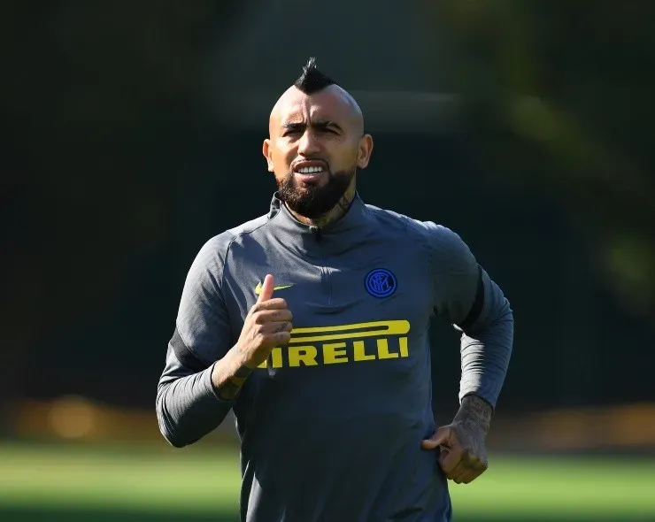 “Es un partido lindo. Yo pasé dos grandes años en el Barcelona, así que espero que mañana pueda celebrar la victoria con los seguidores del Inter y los del Barça”, dijo Arturo Vidal este lunes en la previa del duelo de Champions League entre Inter de Milán y Real Madrid. | Foto: Getty Images.