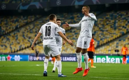 Pléa fue la gran figura con un triplete para la goleada del Gladbach ante el Shkahtar por 0-6. Foto: Twitter