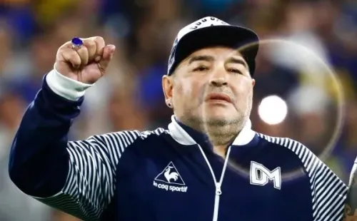 Los médicos removieron con éxito un coágulo de sangre que estaba alojado en la cabeza de Maradona.