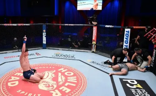 Ignacio Bahamondesapagó por completo a Edson Gomez y se aseguró un contrato en el UFC. Foto: Getty Images