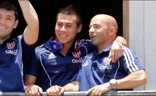 Eduardo Vargas junto a Jorge Sampaoli