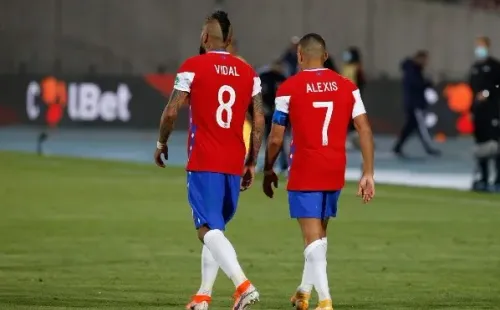 Arturo Vidal y Alexis Sánchez tienen con el corazón en la mano a Chile de cara a las eliminatorias. Foto: Agencia Uno