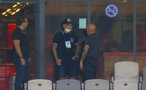 Eduardo Vargas y Jorge Sampaoli se reencontraron y vieron desde las tribunas la goleada del Atlético Mineiro ante Flamengo.