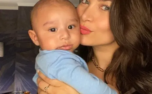 Lisandra Silva junto al pequeño Noah.