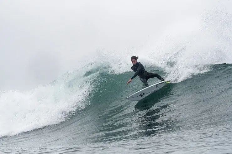 La playa de Topocalma fue testigo de la primera edición del Red Bull Surf Performance Camp. | Foto: Red Bull Content Pool.