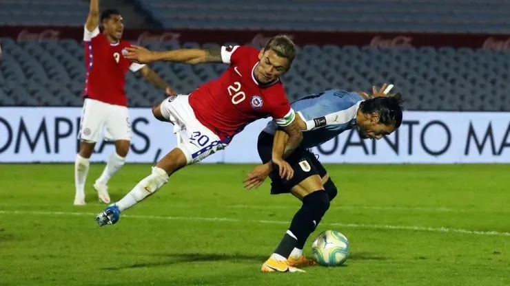 Martín Cáceres contra la selección chilena