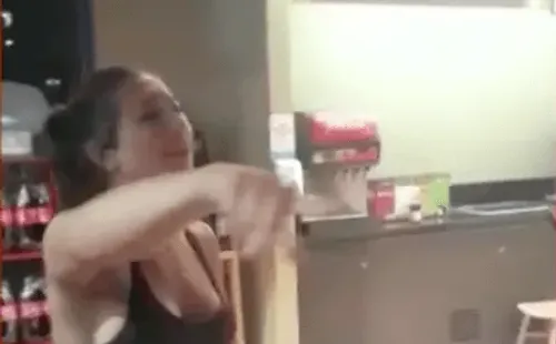 Nicole “Luli” Moreno en medio del incidente en Las Condes.(4)